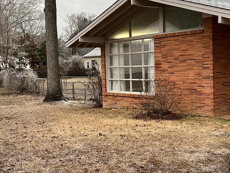 552 Wadsworth Cir — Photo 2
