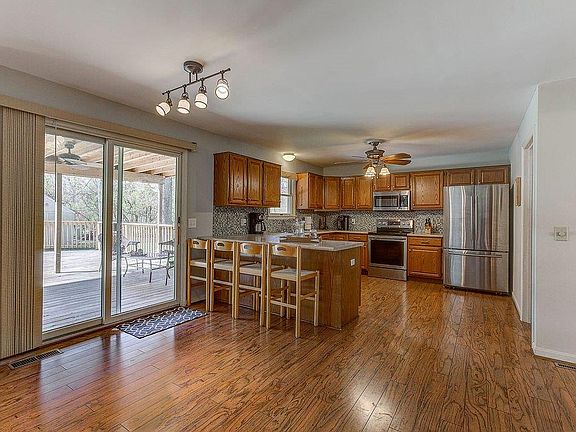 4th image of 222 Ryan Dr