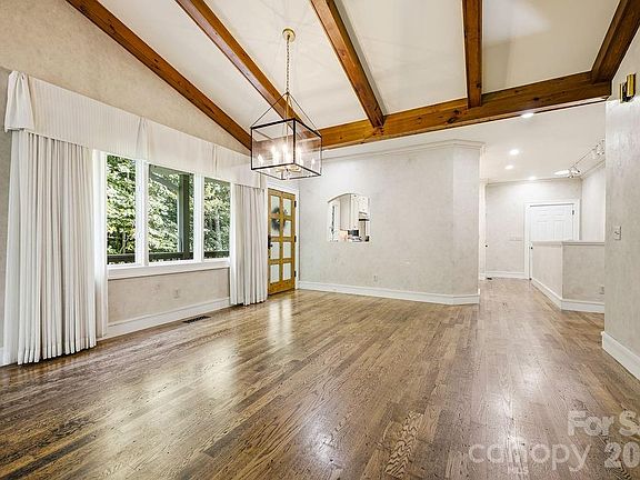 4th image of 2204 E Cumming Woods Ln
