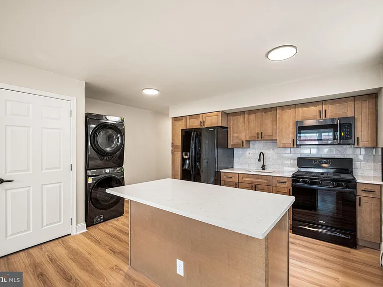 636 Arthur St #1 — Photo 14