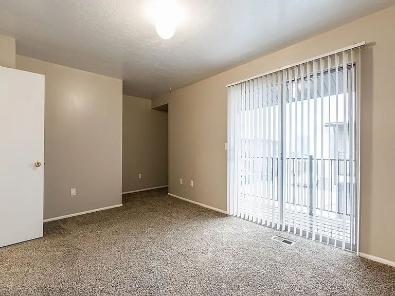 4574 S 700 E — Photo 22