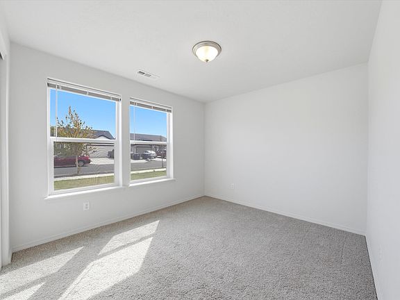 3rd image of 1032 W Sequoia Rd