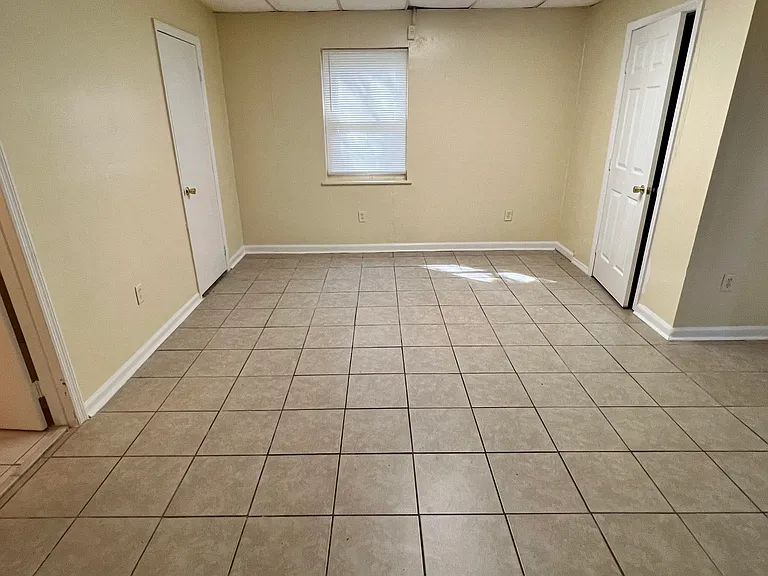 2908 Garfield St — Photo 3