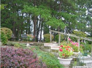 17 Paradise Blvd, Toms River, NJ 08757