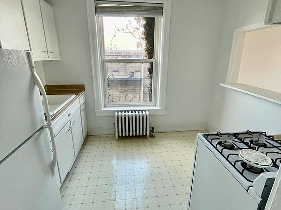 2nd image of 1437 Clayton St APT 6