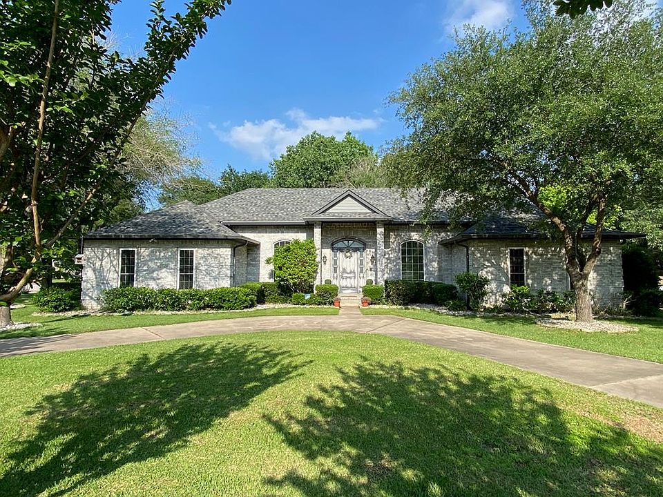 1st image of 101 Trailwood Cir