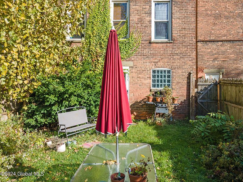 4th image of 213 9th Street