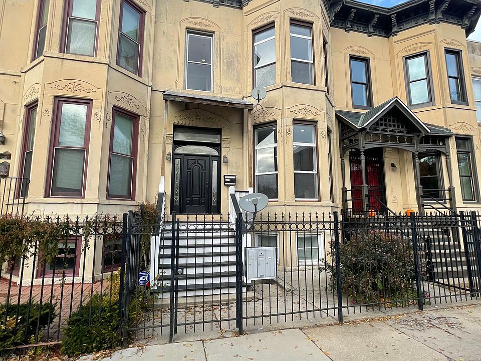 1st image of 2220 W Warren Blvd Unit 2