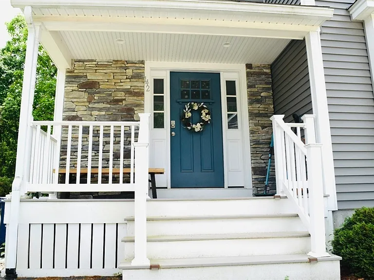 142 Grove Ave — Photo 3
