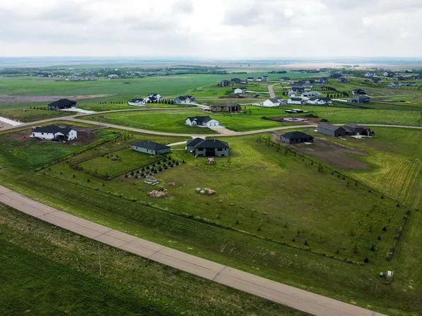 6625 Country Ridge Rd, Bismarck, ND 58503