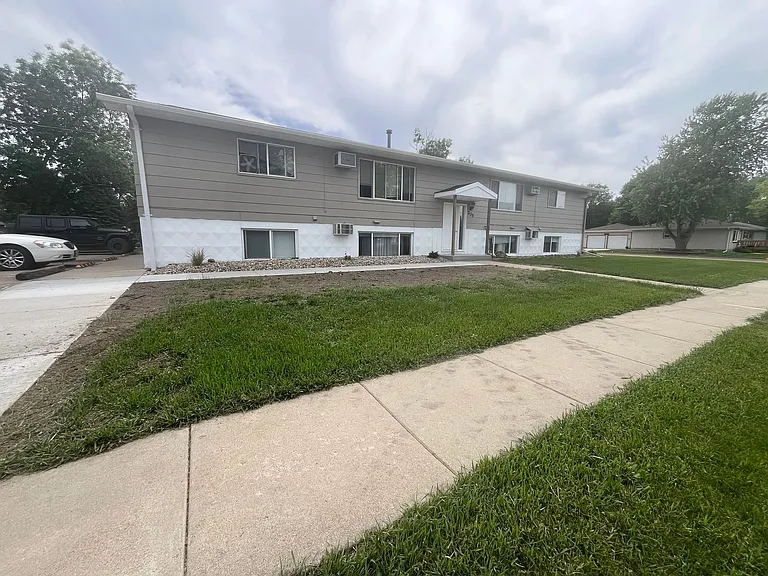 235 W 1st St — Photo 1