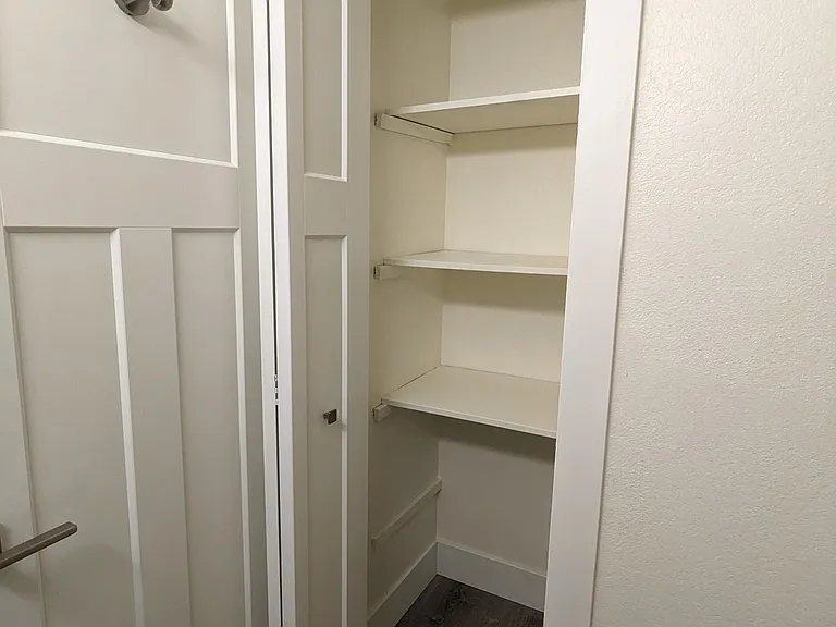 215 SW Kalmia St #D — Photo 24