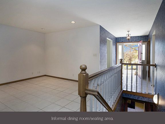 5th image of 4421 Manor Cir