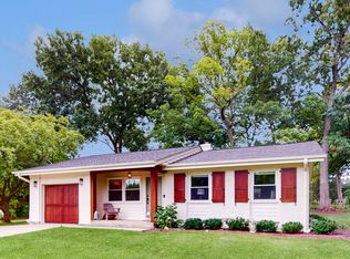 227 Juneway Ter, Lake Bluff, IL 60044