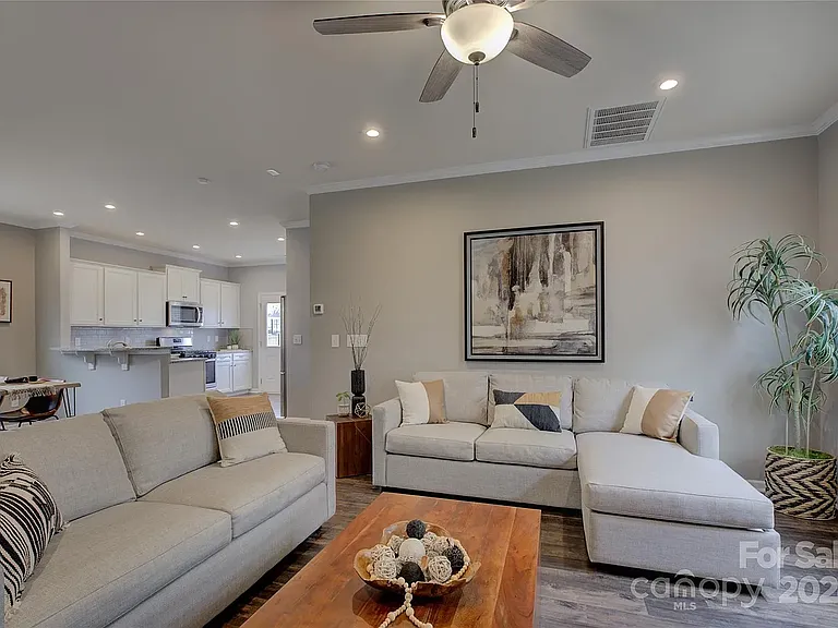 7134 Thornrose Dr — Photo 8