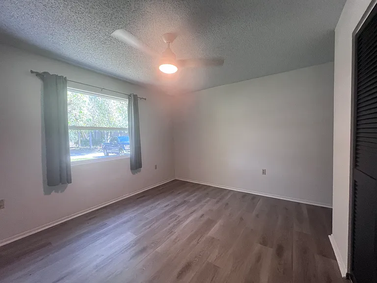 2563 Temple St — Photo 12