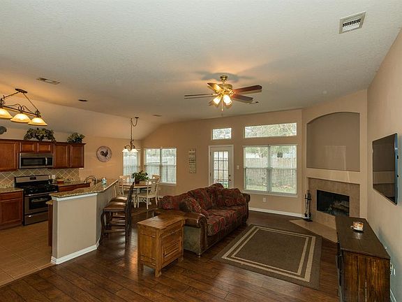 5th image of 11923 Belle Ct