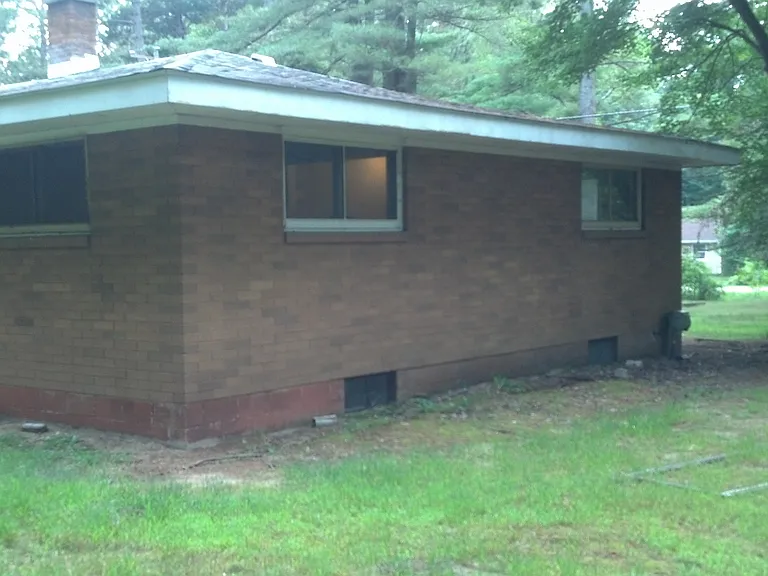 1952 N Hope Rd — Photo 2