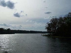 walking distance to lake