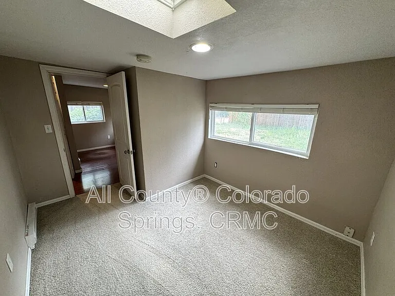 822 S Logan Ave — Photo 12