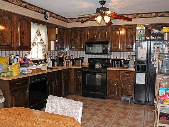 Huge Eat-in Kitchen