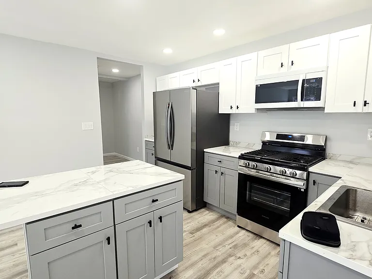 326 Sutton St #1A — Photo 1