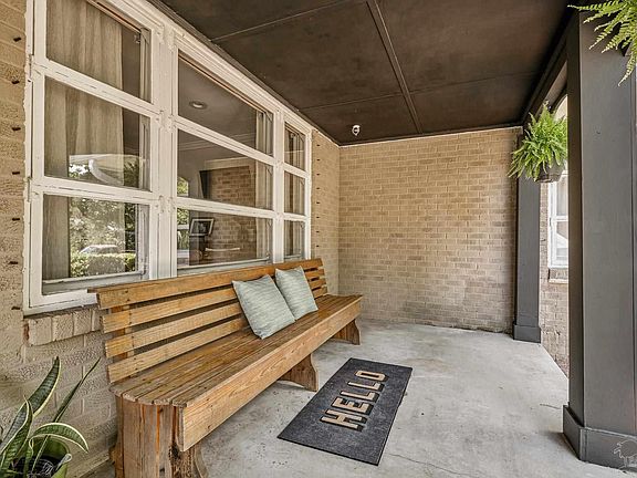 2nd image of 1915 E Leonard St