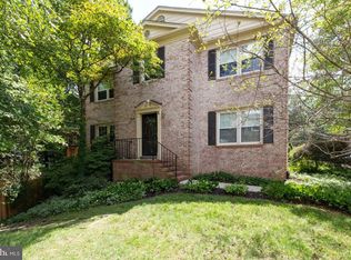 9411 Park Hunt Ct, Springfield, VA 22153