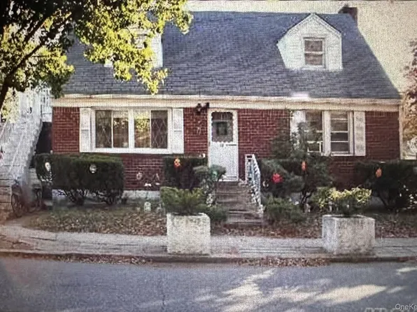 62 Ash Street, Valley Stream, NY 11580