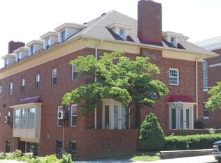 8 N College St, Athens, OH 45701