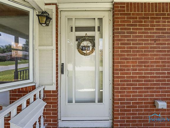 3rd image of 20 Santus Dr