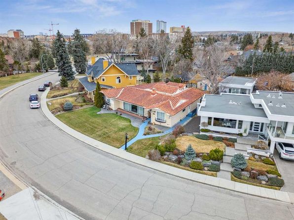 922 S Crescent Rd NW, Calgary, AB T2M 4A8