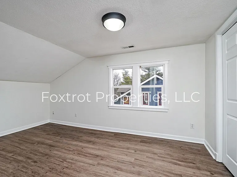 1609 E Cherry St — Photo 15