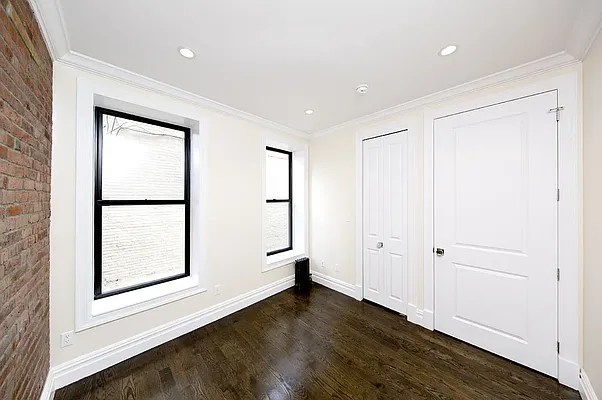 Rented by REAL New York | media 17