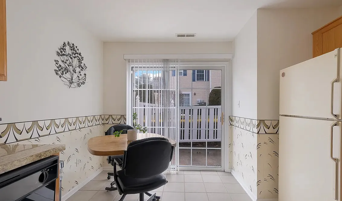 3 bed, 2.5 bath, 1737 sqft, $3,300 — Photo 4