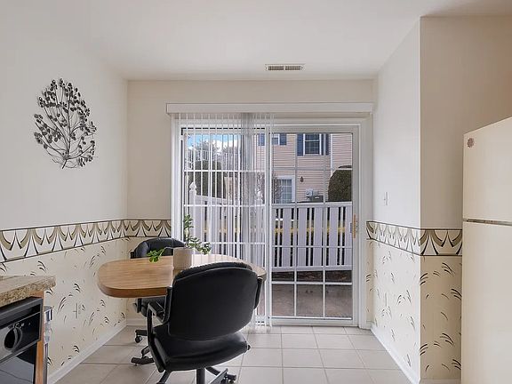 4th image of 1508 Carol Ct #1508