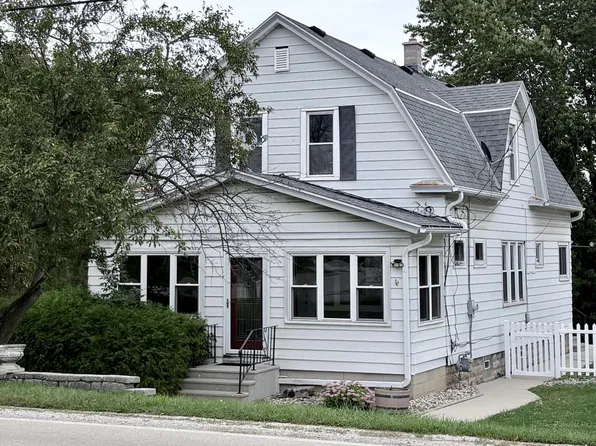 8860 S 5th AVENUE, Oak Creek, WI 53154