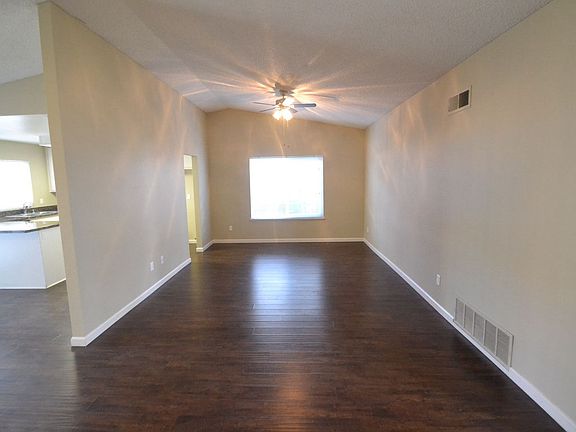 3rd image of 14894 Rockridge Ln