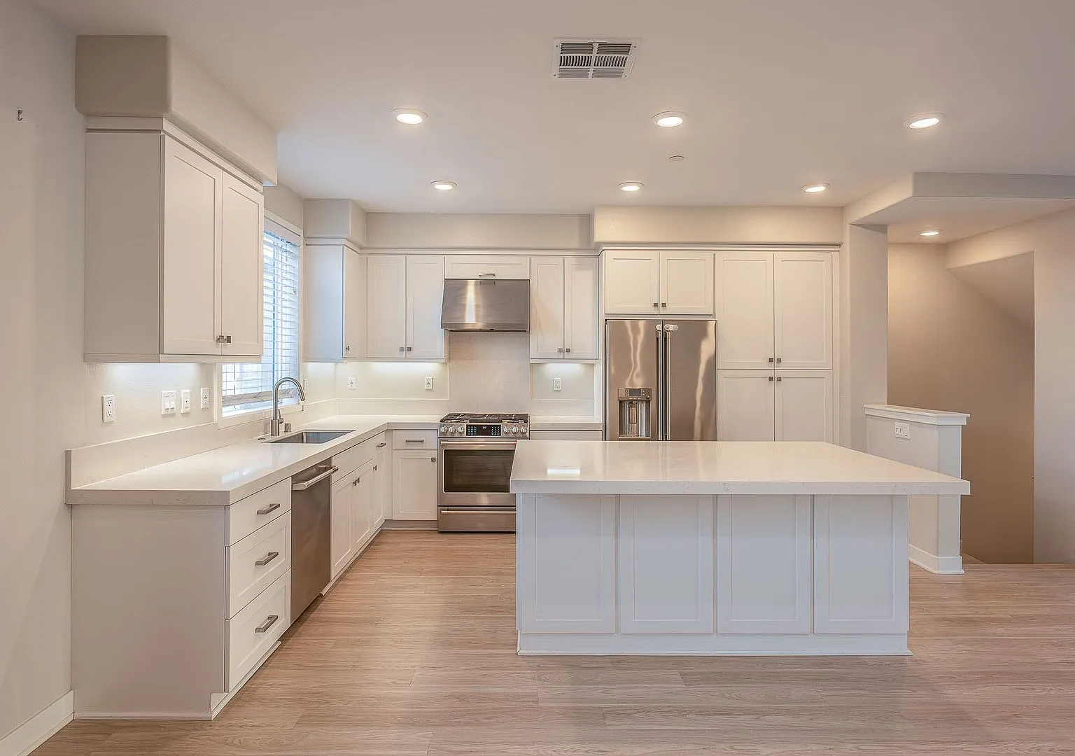 232 Keeper Irvine — Photo 1