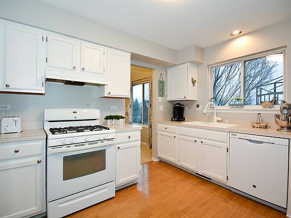 4th image of 2221 Cottonwood Dr