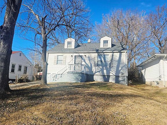 2nd image of 491 Adrian Dr