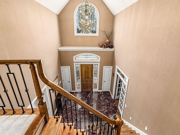 4th image of 9792 Camelot St