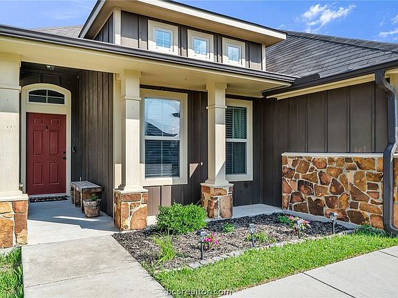 3rd image of 1081 Venice Dr