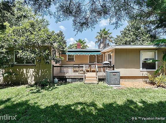 Our St. Augustine vacation bungalow is a 5 minute drive to t