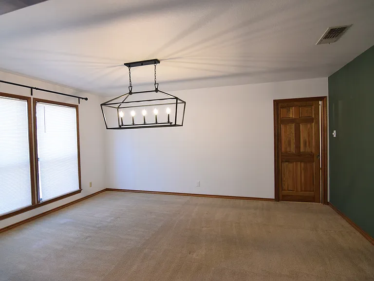 605 Pecos Trl — Photo 8