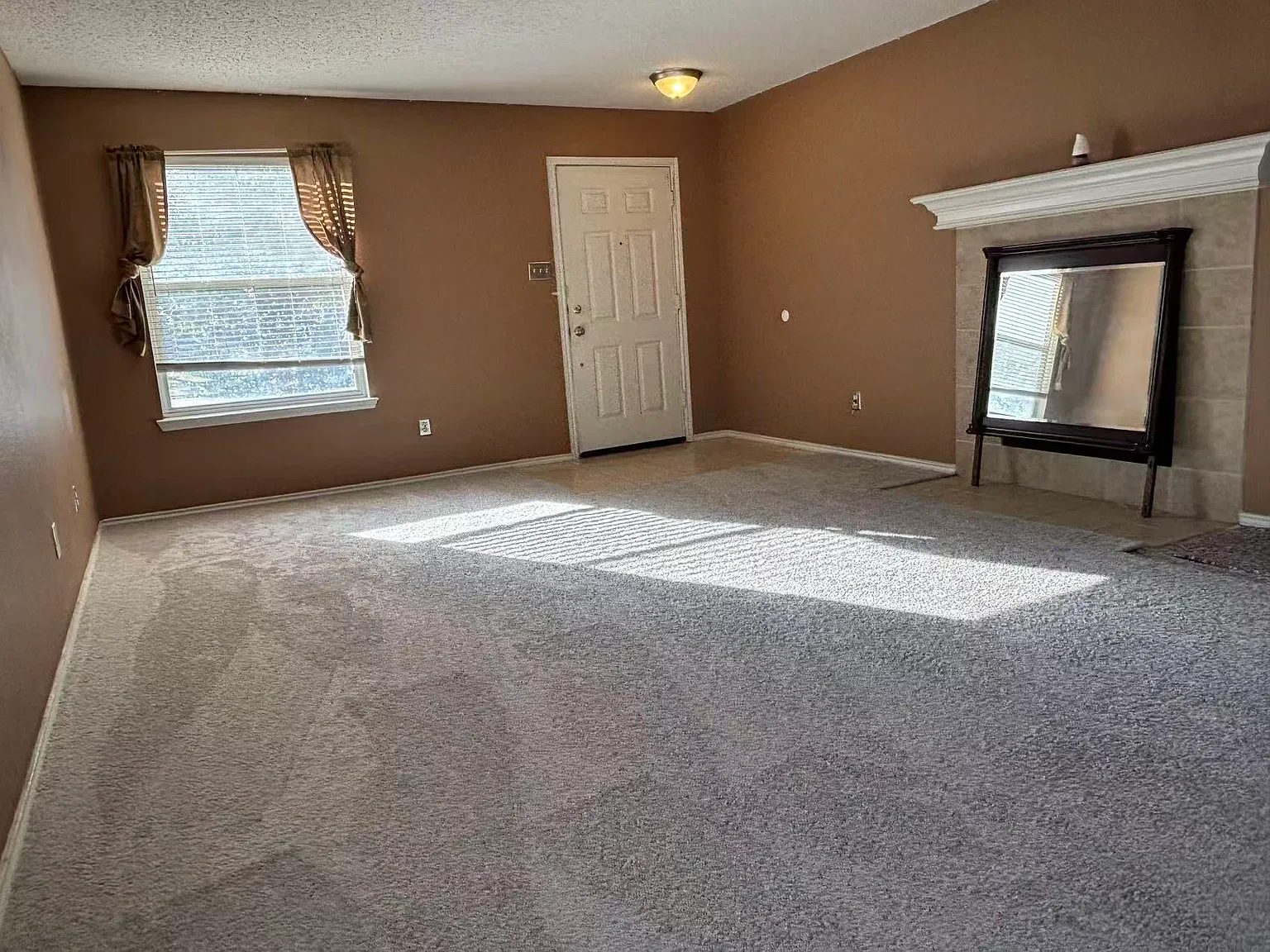 3 bed, 1571 sqft, $1,995 — Photo 2