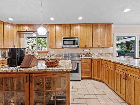 5th image of 150 Hope Ln
