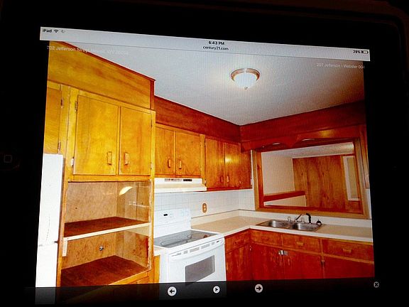 2nd image of 207 Jefferson St