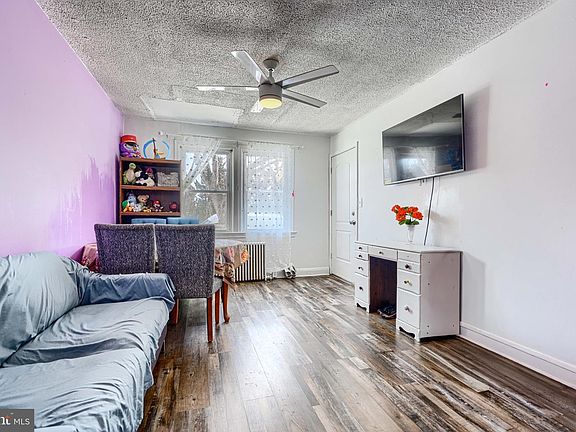 3rd image of 804 Quail St