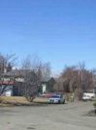 Exterior Neighborhood (street photo)